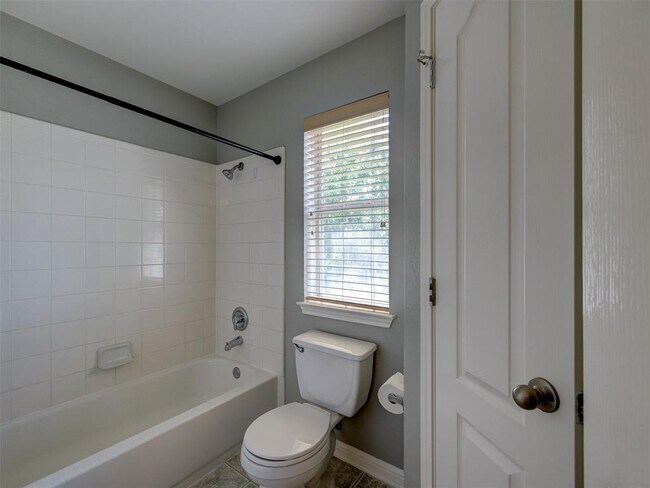 Building Photo - 1554 Homewood Cir