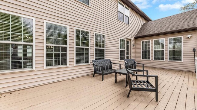 Building Photo - 303 Gateview Dr