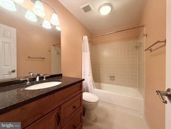 Building Photo - 7418 Crestberry Ln