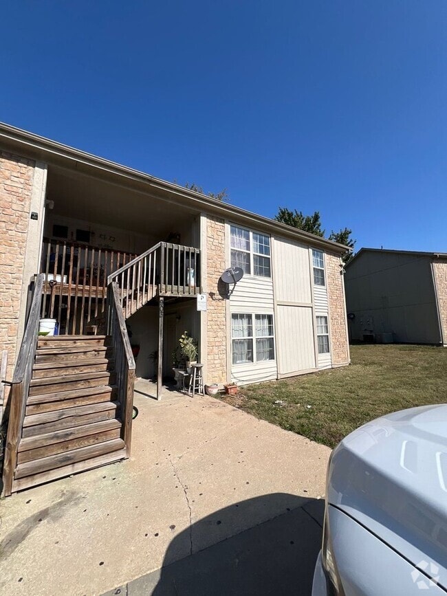 Building Photo - ** COMING SOON** Charming 2-Bedroom Home i...