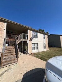 Building Photo - ** COMING SOON** Charming 2-Bedroom Home i...