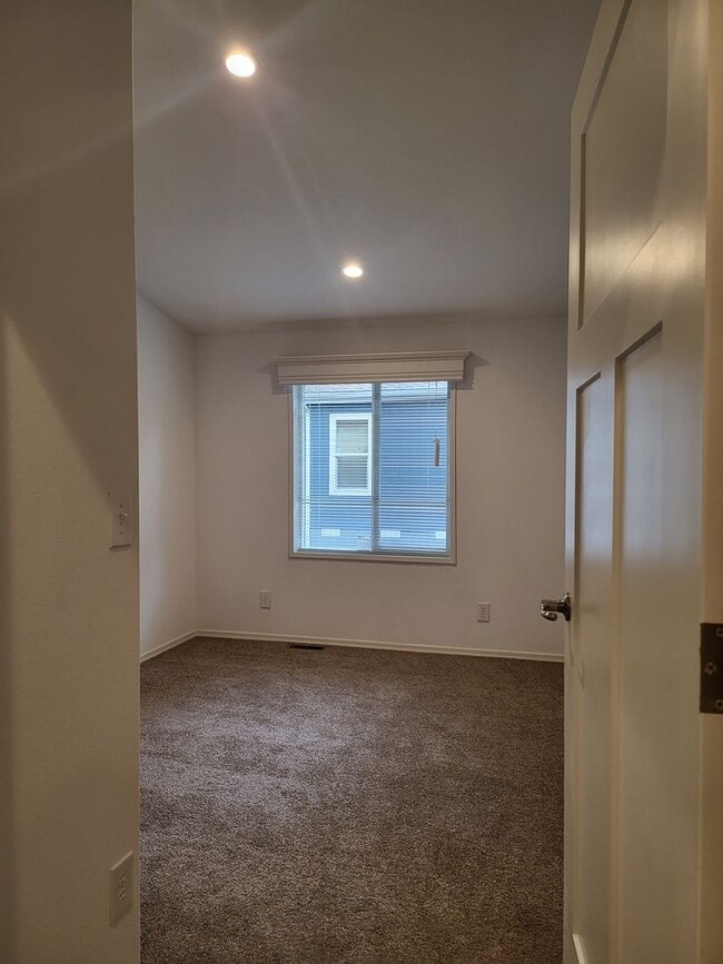 Building Photo - Beautiful 3 Bed 2 Bath House!