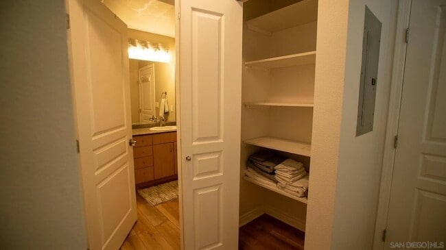 Building Photo - 300 W Beech St