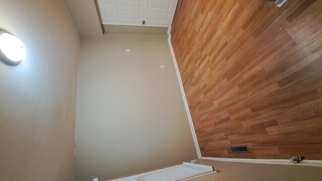 Building Photo - 244 E 92nd St