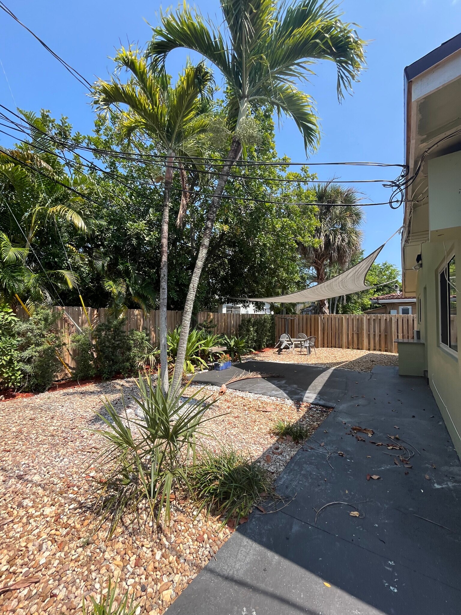 Shared Courtyard - 1808 NE 11th Ave