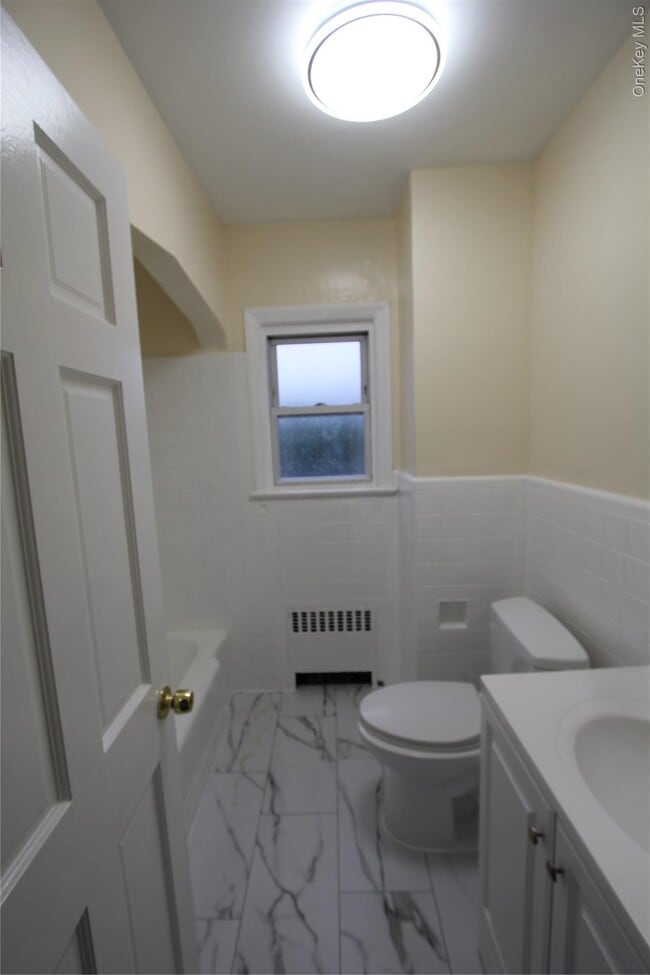 Building Photo - 215 Colonial Ave