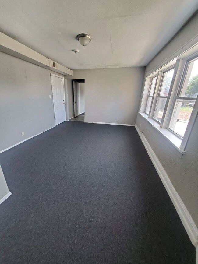 Interior Photo - 2214-2220 W Hopkins St. (8 Unit)