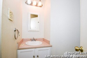 Building Photo - 5515 Champions Hill Dr