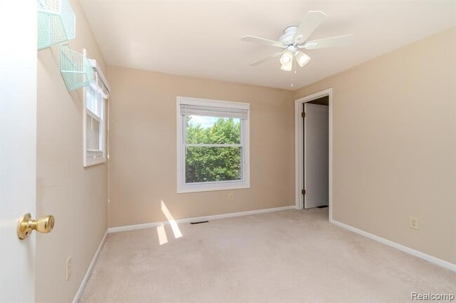 Building Photo - 4355 Elmwood Ave