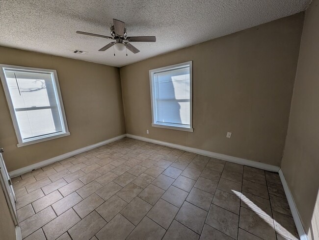 Building Photo - 3 Bedroom House in Pryor