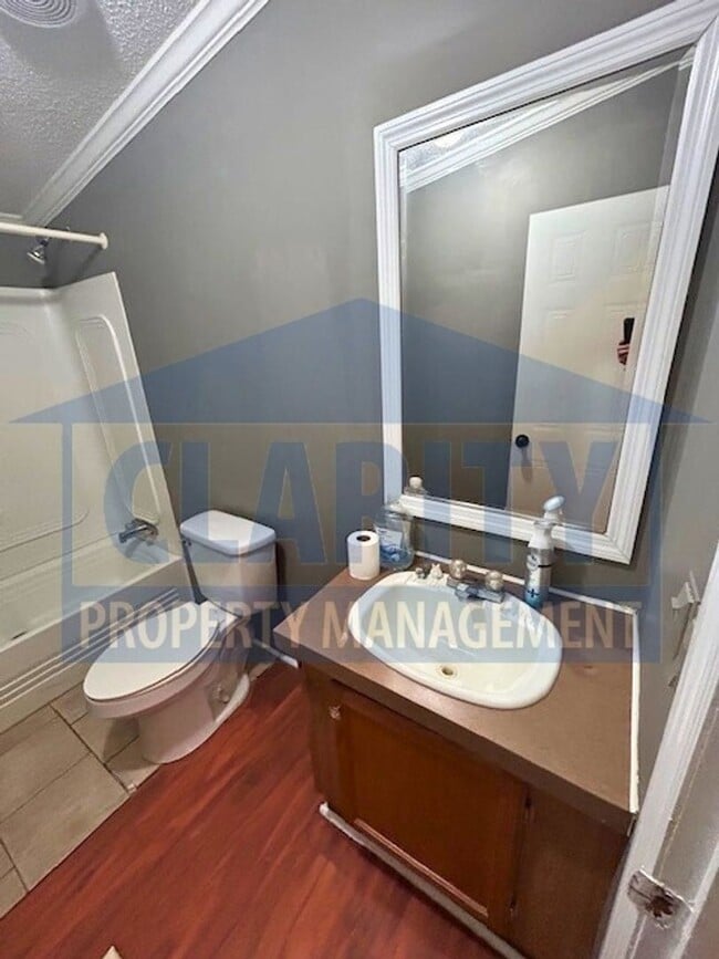 Building Photo - Three bedroom home w/ fenced in yard!