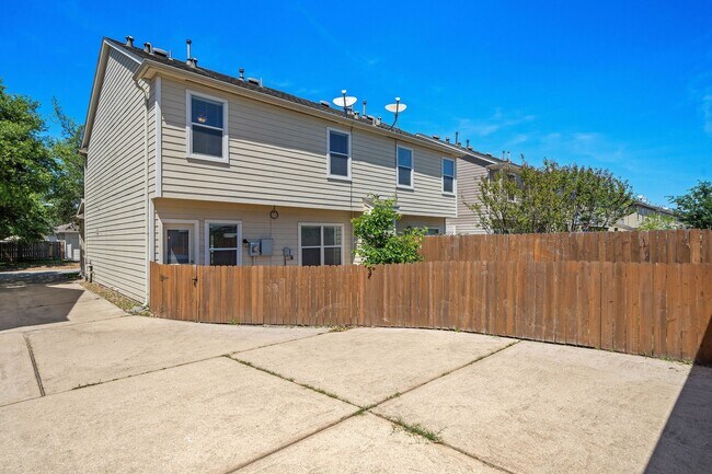 Building Photo - 3508 Glenmore Meadow Dr