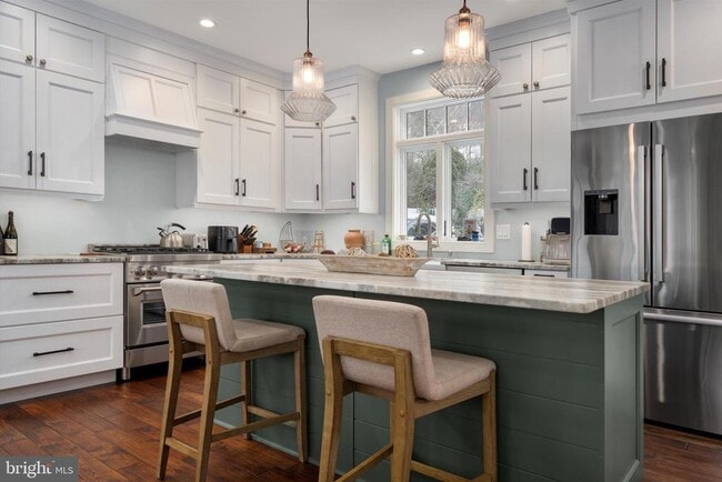 Building Photo - 3741 River Rd