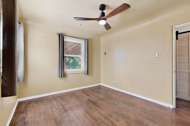 Building Photo - UPTOWN 2/bd 1/ba 1/cg 950/sf