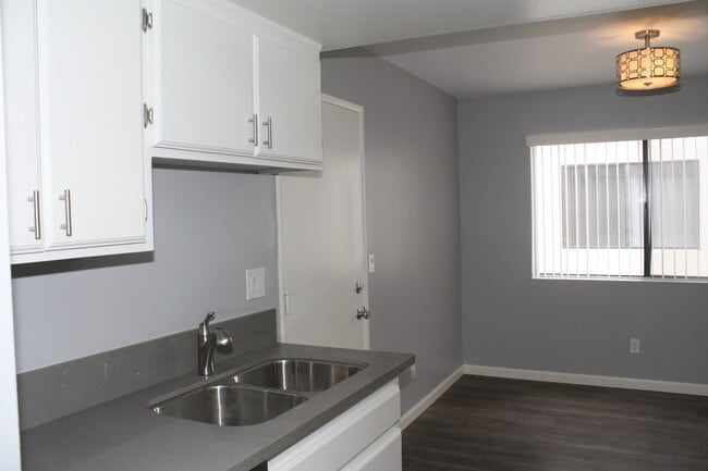 Building Photo - 20703 Roseton Ave