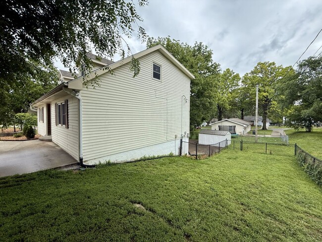 Building Photo - 1311 Shawnee St