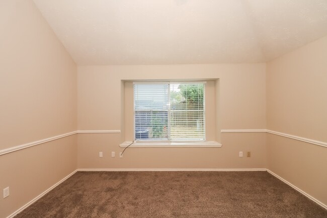 Building Photo - 12314 Meadow Ridge Dr