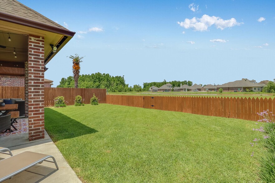 Building Photo - 222 Crenshaw Dr
