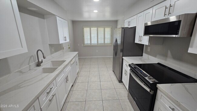 Building Photo - 10715 W Tropicana Cir