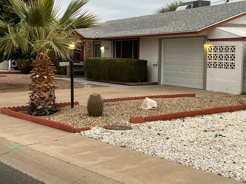 Building Photo - 10946 W Canterbury Dr