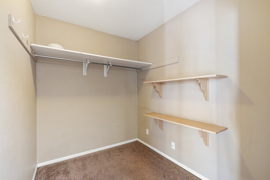 Building Photo - 1512 Willshire Dr