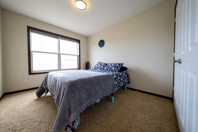 Building Photo - 9570 Jefferson Dr