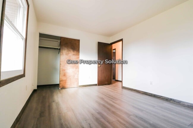 Building Photo - 1637 E 33rd Ave