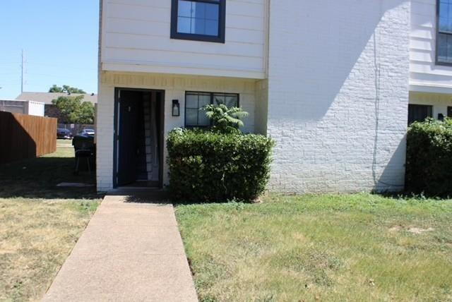 Primary Photo - 2705 Wimbledon Ct