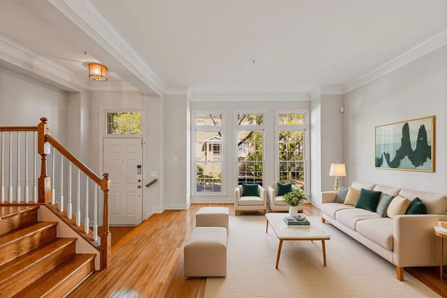 Building Photo - 1022 Crestfield Dr