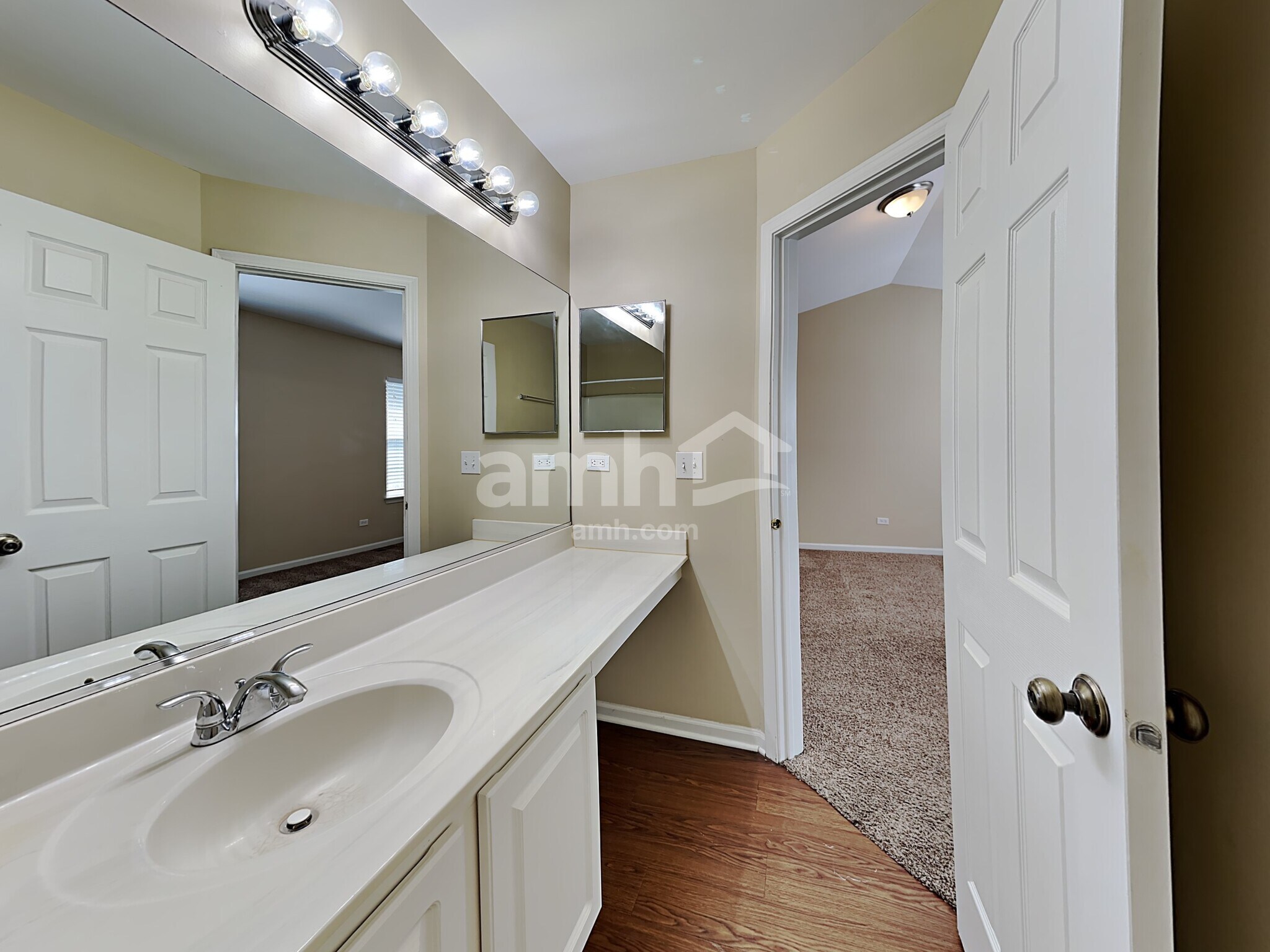 Building Photo - 2828 Sun Valley Dr