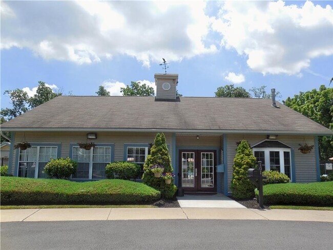 Building Photo - Condo in Bethlehem Township