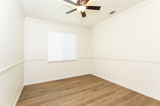Building Photo - 936 Heartland Dr