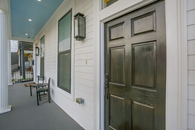 Building Photo - 2709 Baronne St