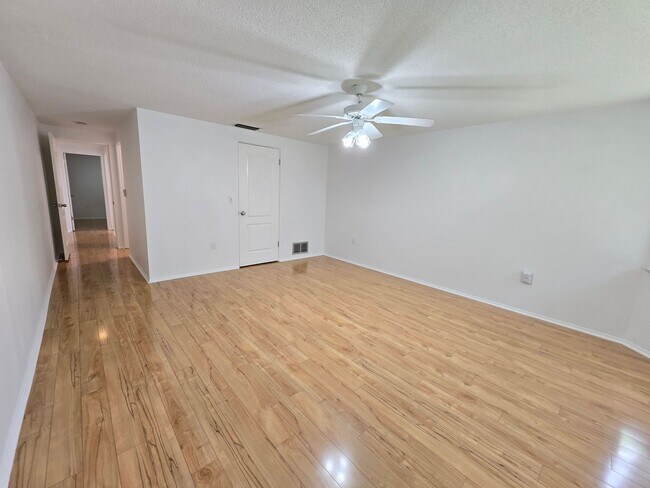 Building Photo - Charming 2 Bed / 2 Bath Home in Venice Gar...
