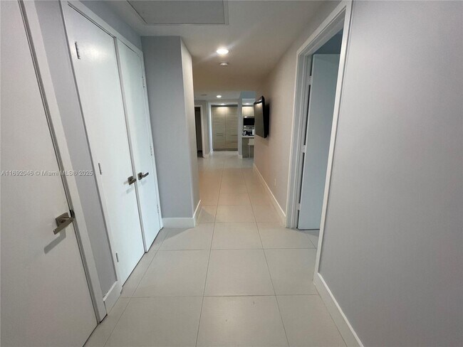 Building Photo - 17301 Biscayne Blvd