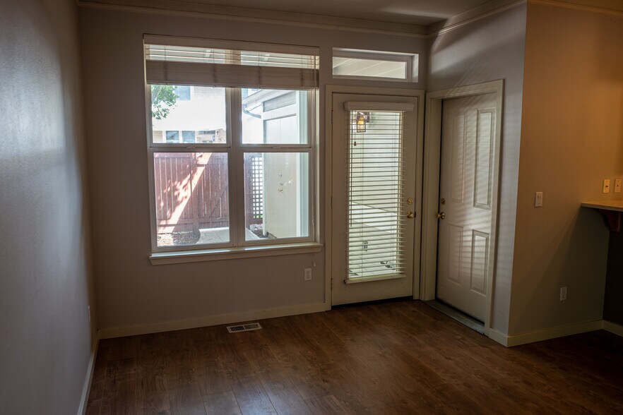 Building Photo - 15632 NE 92nd Way