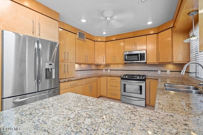 Building Photo - 528 Stonebluff Rd