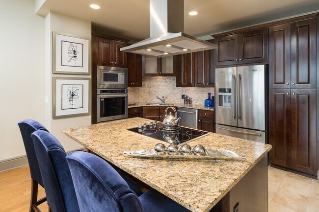 Building Photo - 7 Riverway Dr