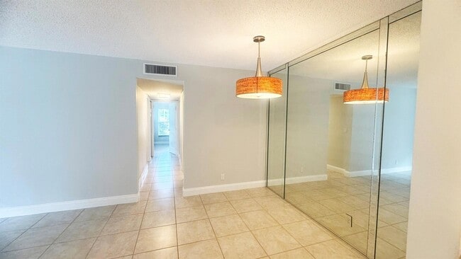 Building Photo - 7547 S Oriole Blvd