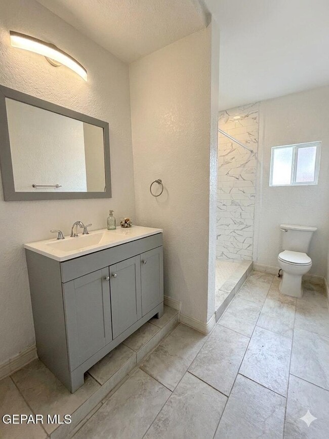 Building Photo - 2807 Grant Ave