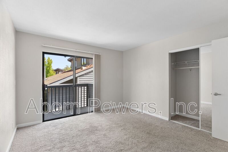 Building Photo - 3180 Country Club Dr
