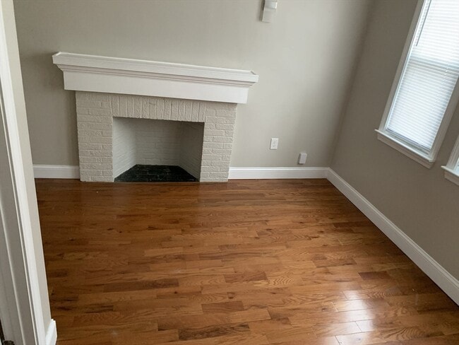 Building Photo - 15-17-17 Lorna Rd