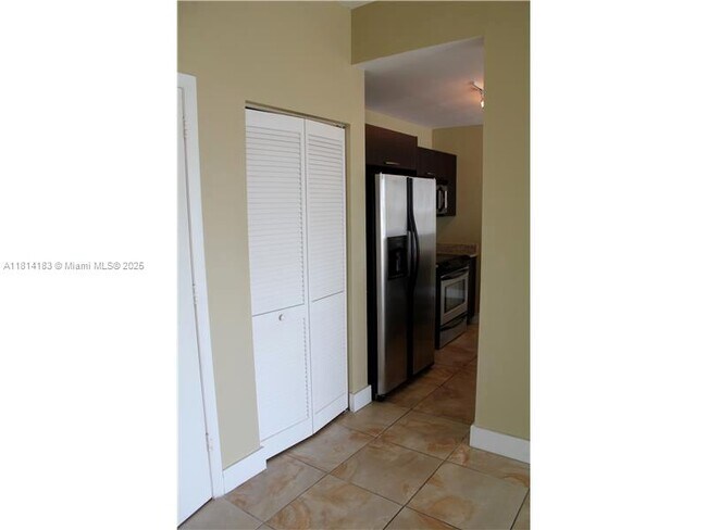 Building Photo - 2694 Inagua Ave