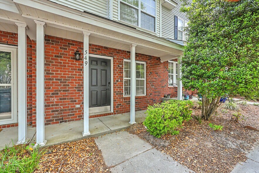 Building Photo - 549 Tayrn Dr