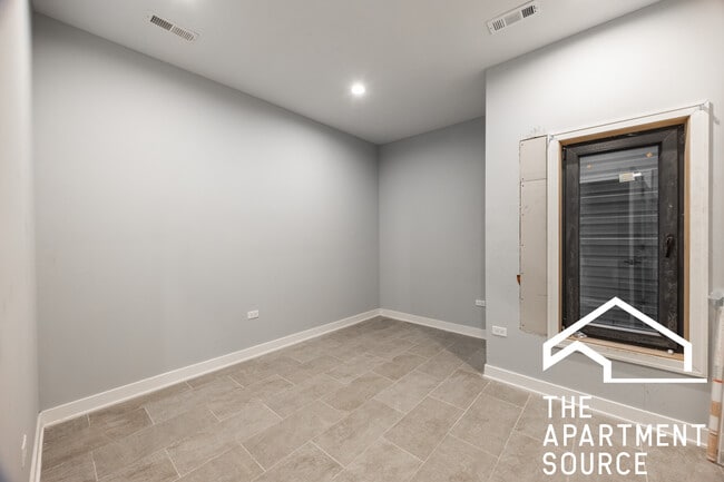 Building Photo - 5416 W Belmont Ave