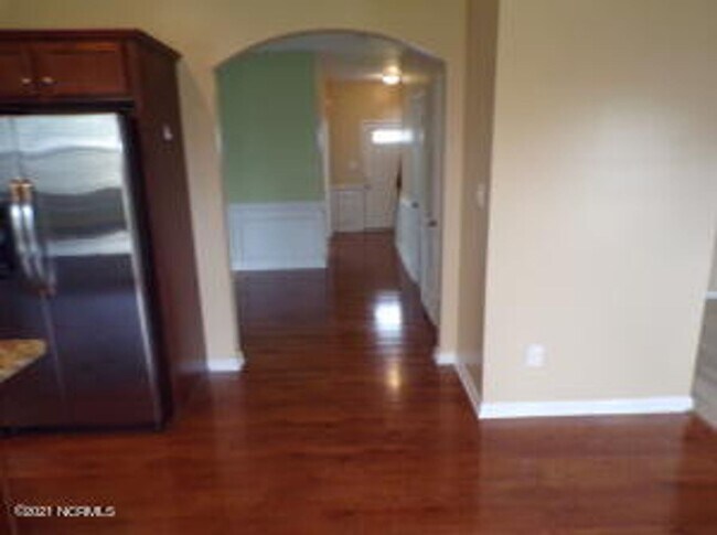 Building Photo - 4 Bedroom 2.5 Bathroom home located in Carolina Subdivision