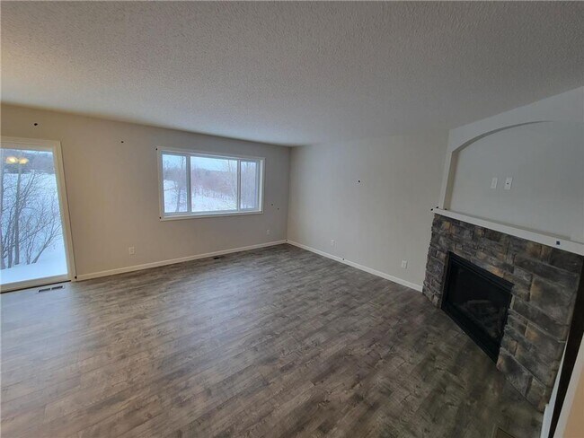 Building Photo - Modern 4-Bed Home with Open Layout, 3-Car ...
