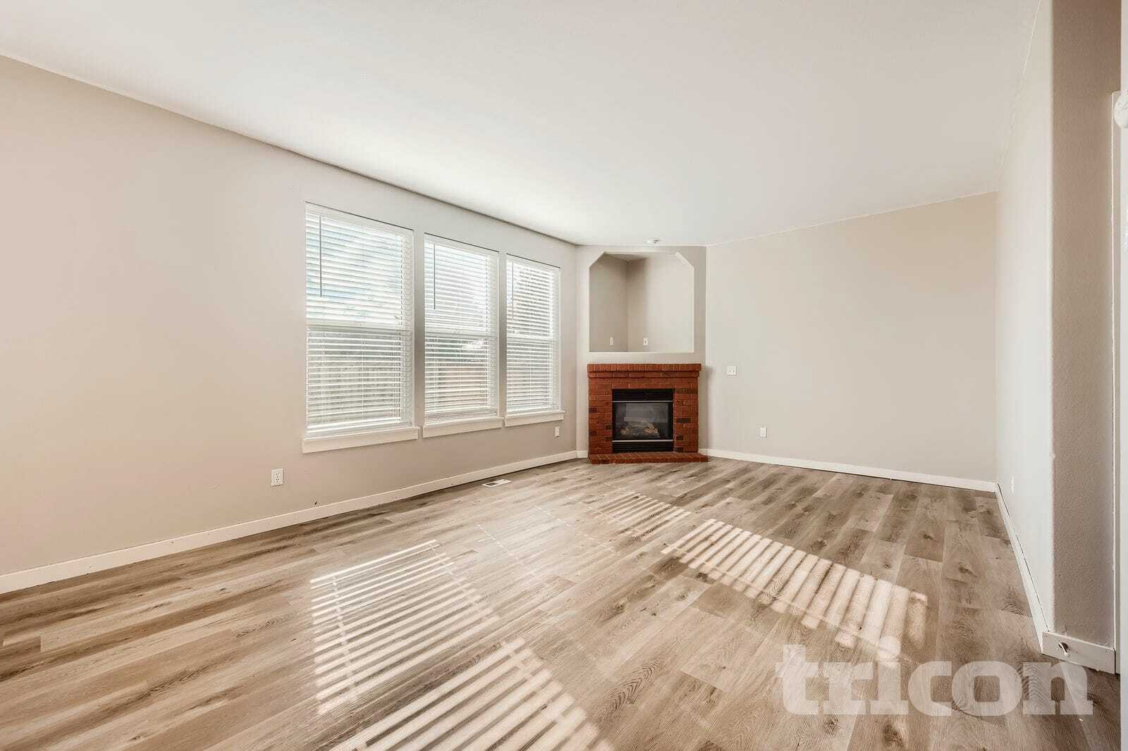 Building Photo - 1222 193rd St E