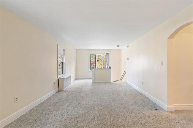 Building Photo - 6 Chase Ln