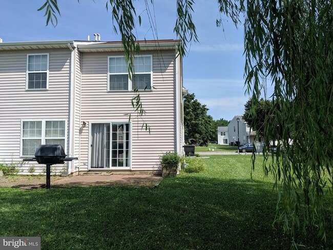 Building Photo - Cozy 3 Bed/2.5 Bath Townhome for Rent!